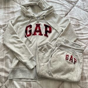 GAP sweatsuit